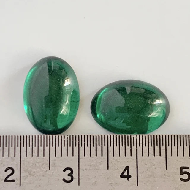 チェコ製Vintageガラスカボション・Oval・ Emerald 14×10mm