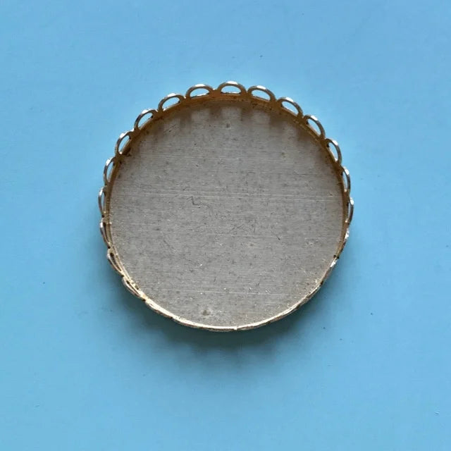 Raw Brass Setting Round Lace 35mm