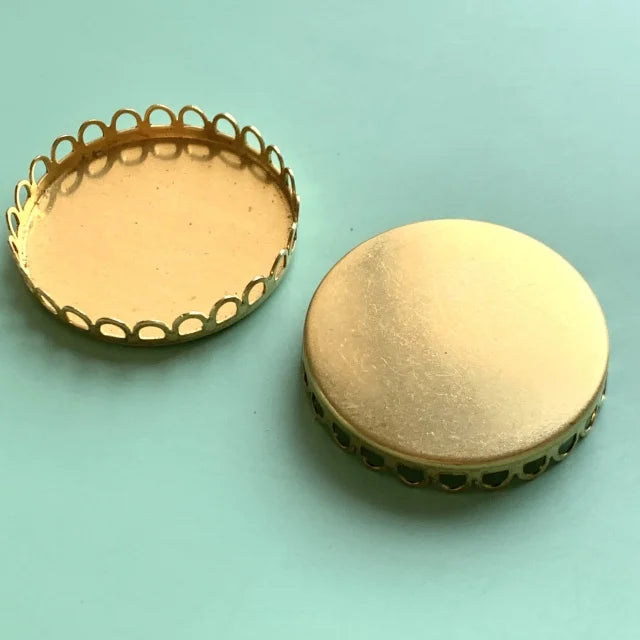 Raw Brass Setting Round Lace 35mm