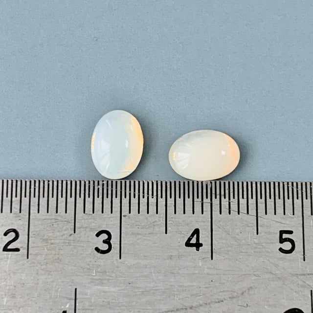 旧西ドイツ製Vintageガラスカボション・White Opal 8×6mm 【2個入】