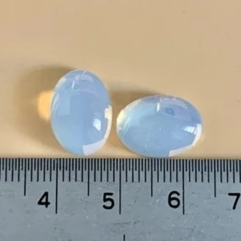 Vintage ホワイトオパール風カボション・oval 14×10mm