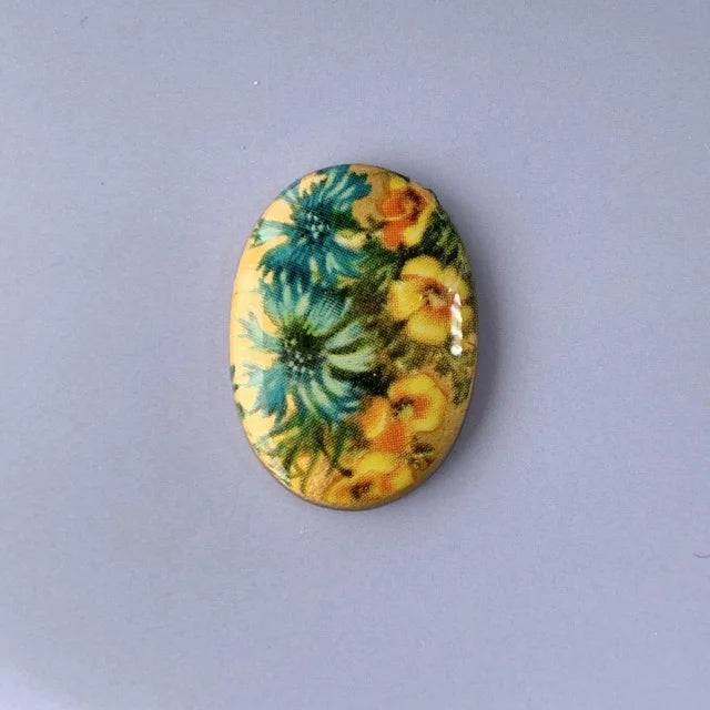 Vintage Plastic Cabochon Flowers Gold Back 25×18mm