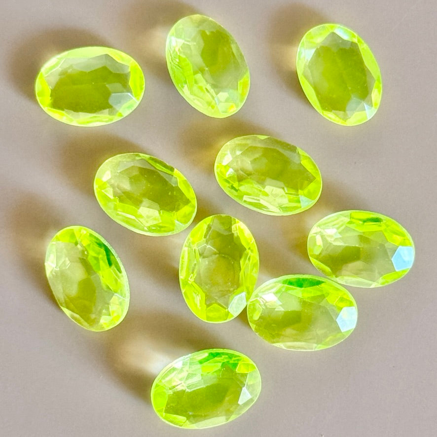 Czech Vaseline Glass Pointed Back Stone 14x10mm