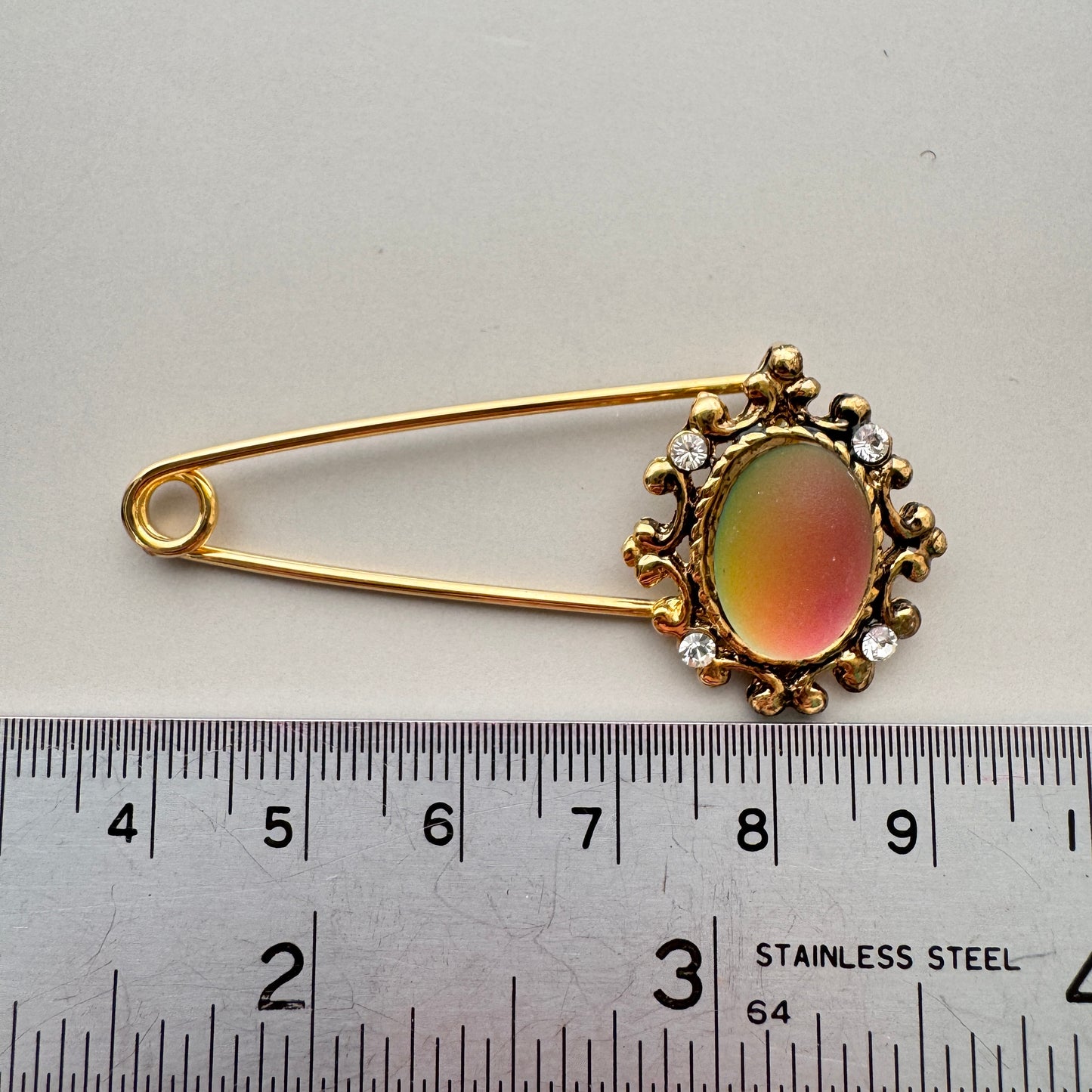 Vintage Cabochon Kilt Pin Brooch
