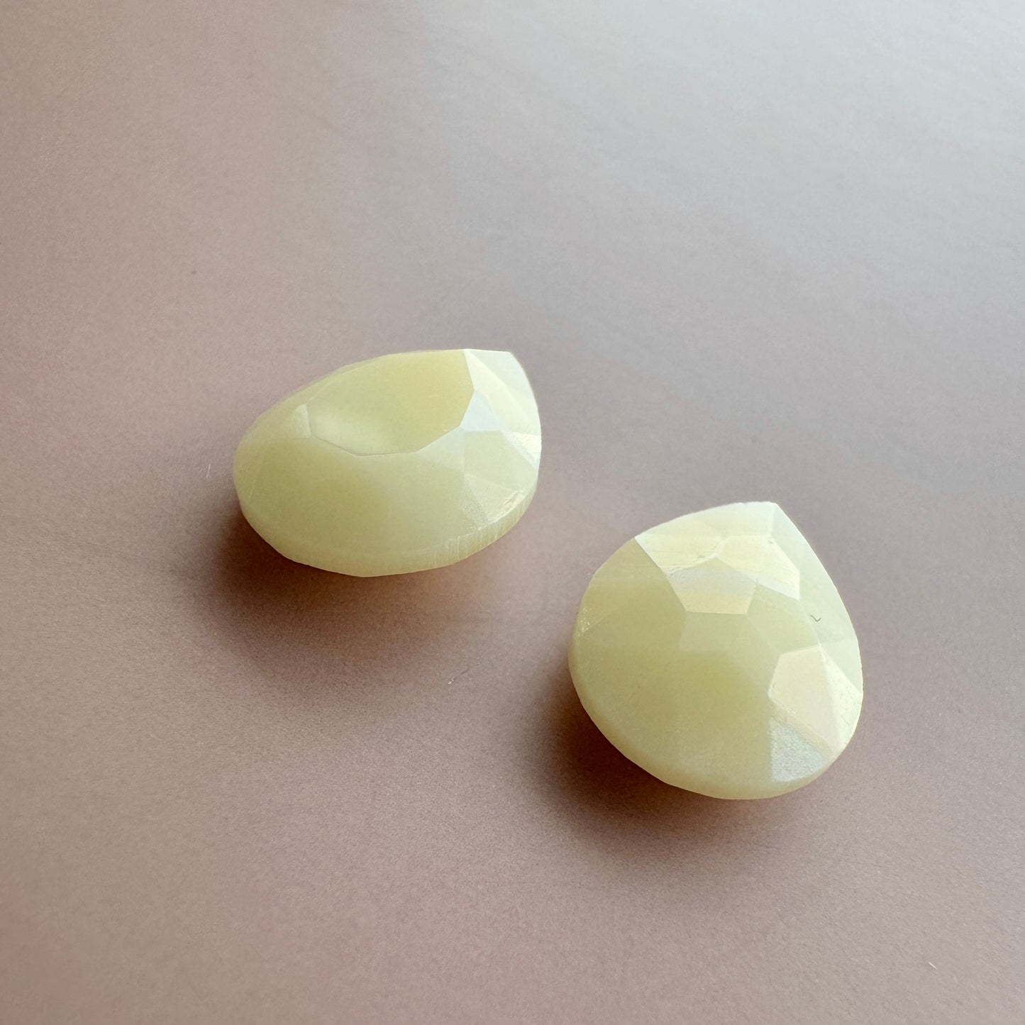 Czech Vaseline Glass Pointed Back Stone Pearshape 14x10mm【2pcs】