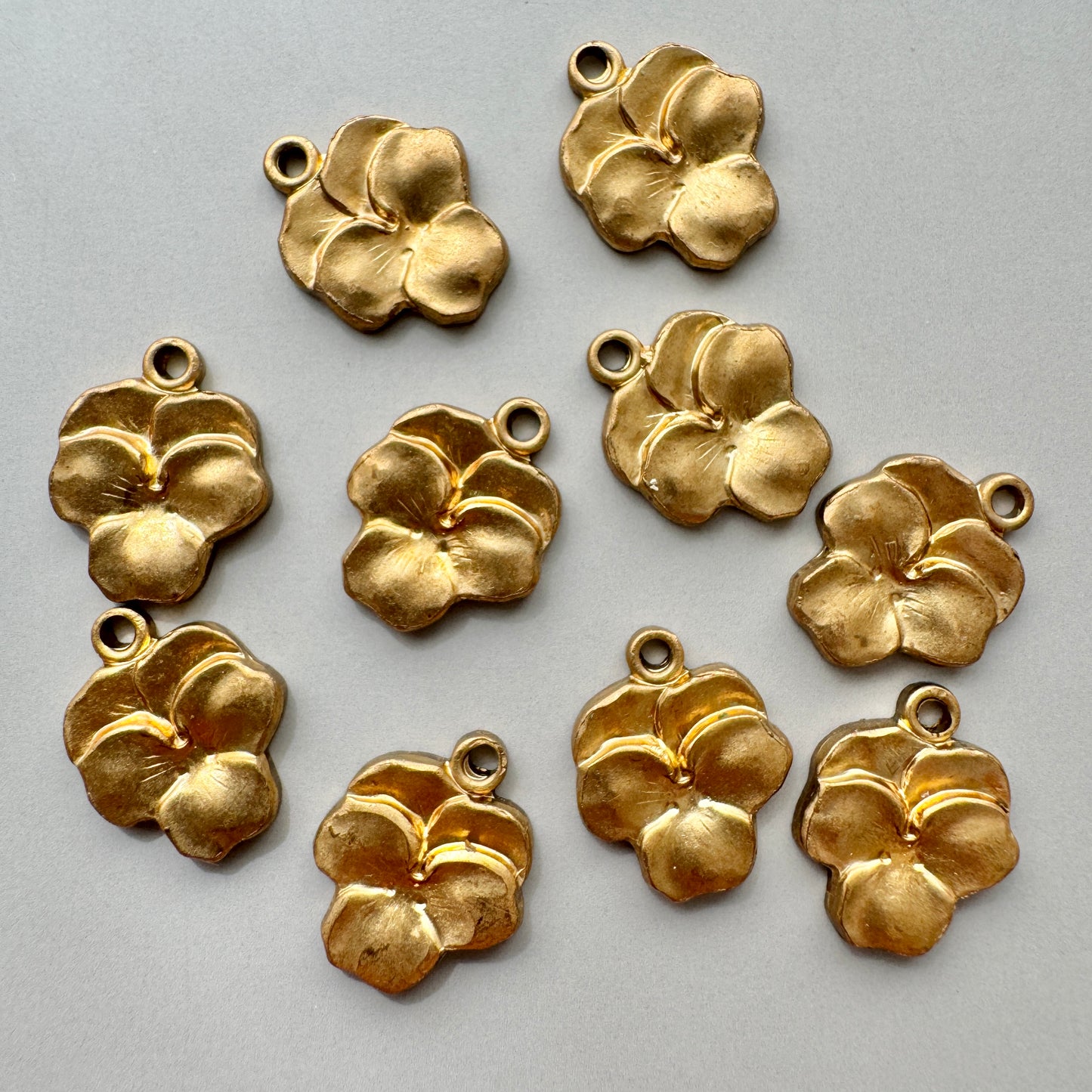Brass Charm Pansy 10×9mm【2pcs】