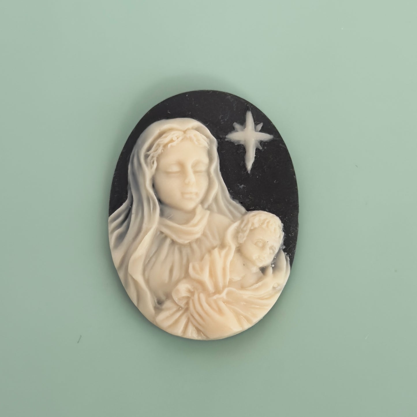 プラスティック製カメオ・Oval・Madonna &Child・ブラック 40×30mm