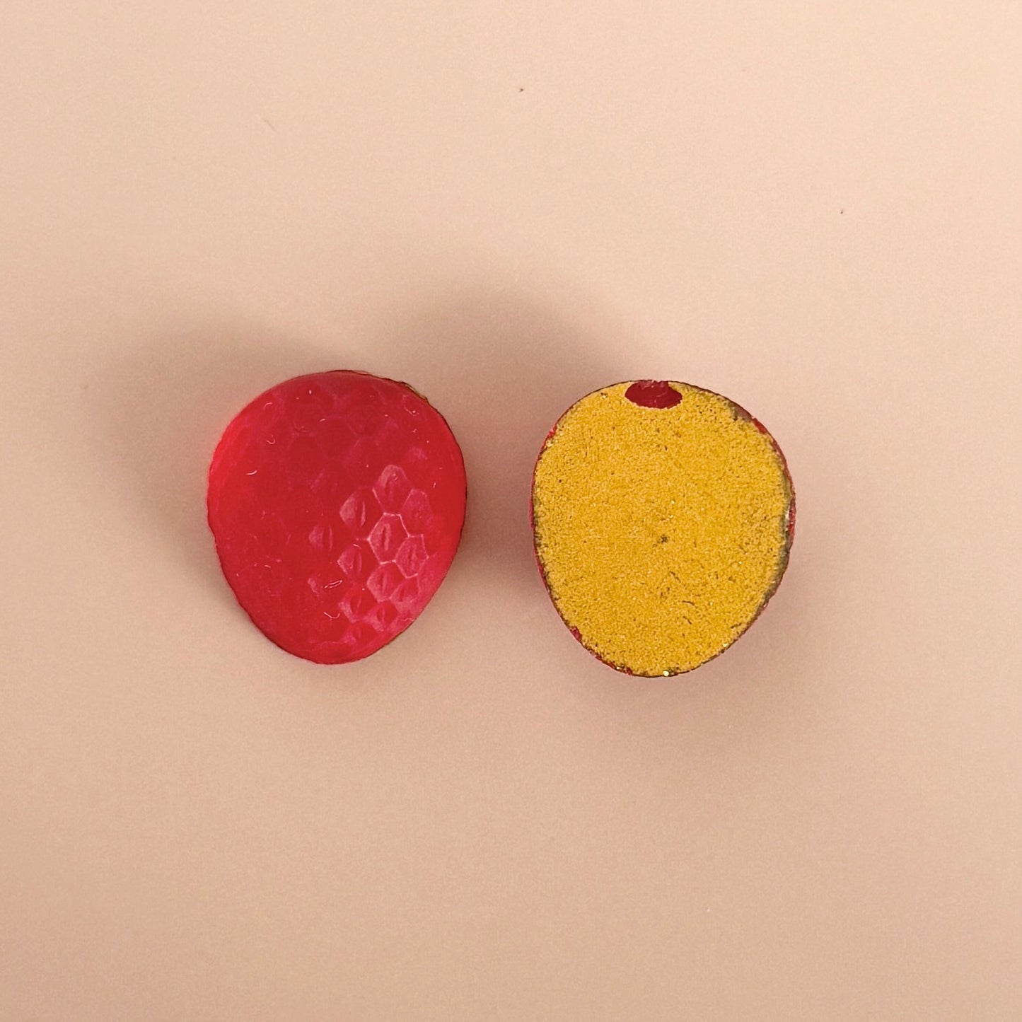 W.Germany Vintage Glass Cabochon・Strawberry・Matte Ruby 19x17mm
