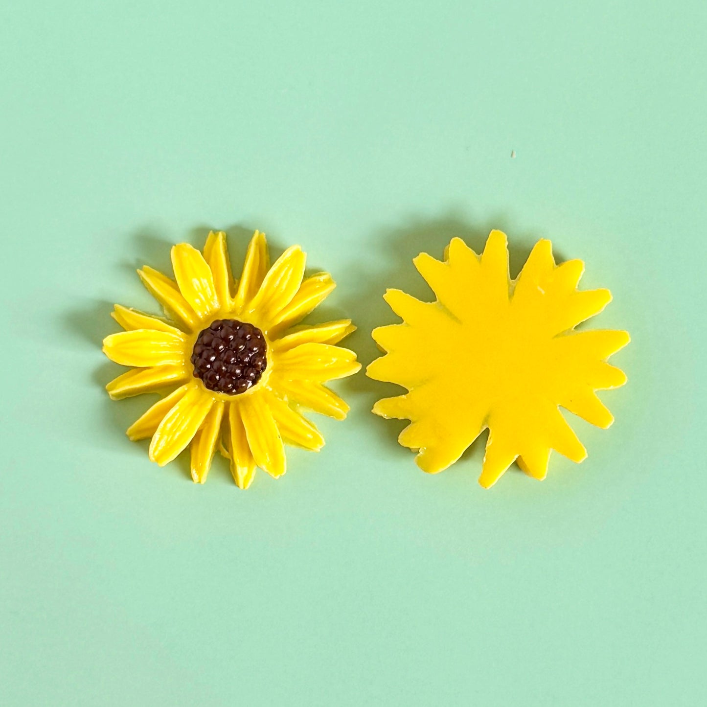 Japan Vintage Plastic Flower Daisy 26mm【2 colors】