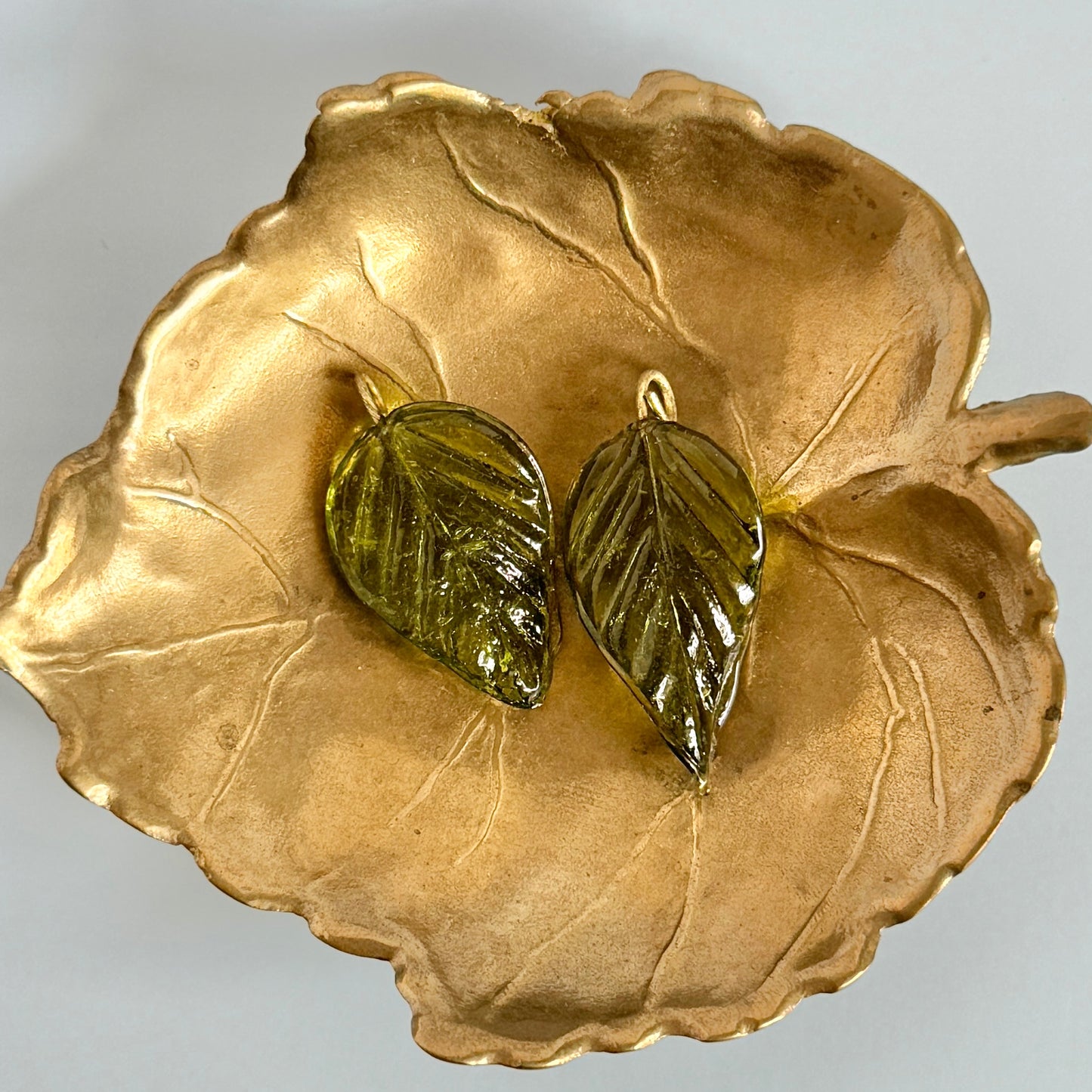 Glass Leaf with Brass Loop 24x14mm【2pcs】【Amethyst or Olive】