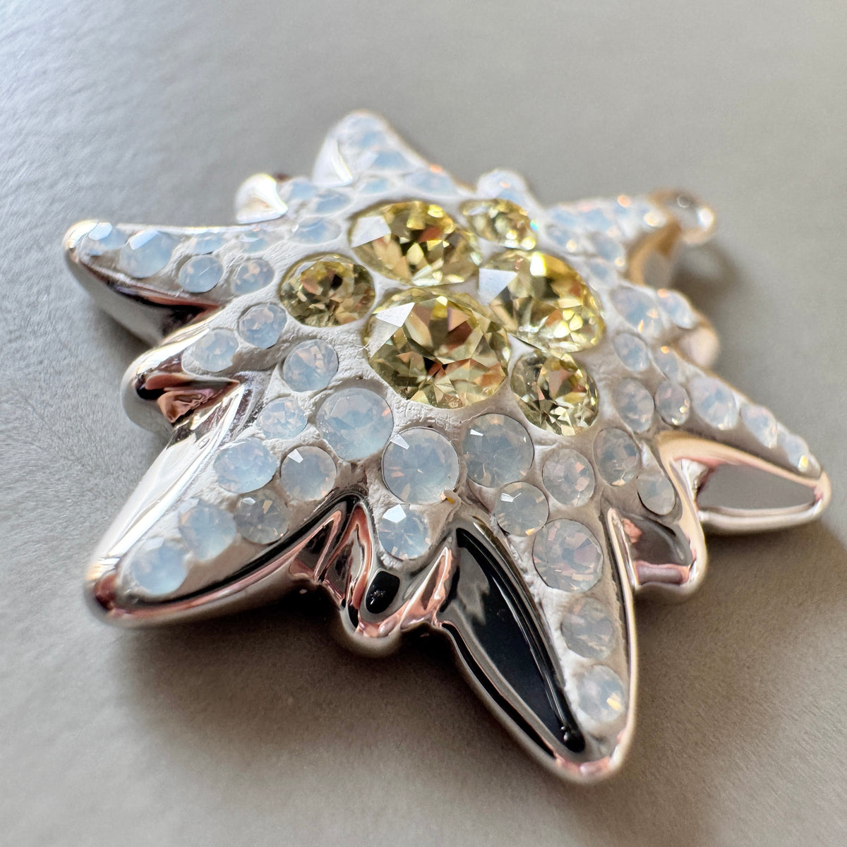 Swarovski ART #67442 Pavé Edelweiss Pendant White Opal / Crystal 20mm【1 pc】