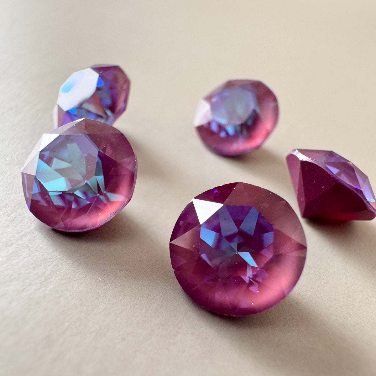 Swarovski ART #1088 XIRIUS Chaton Crystal Burgundy DeLite SS39【5 pcs】
