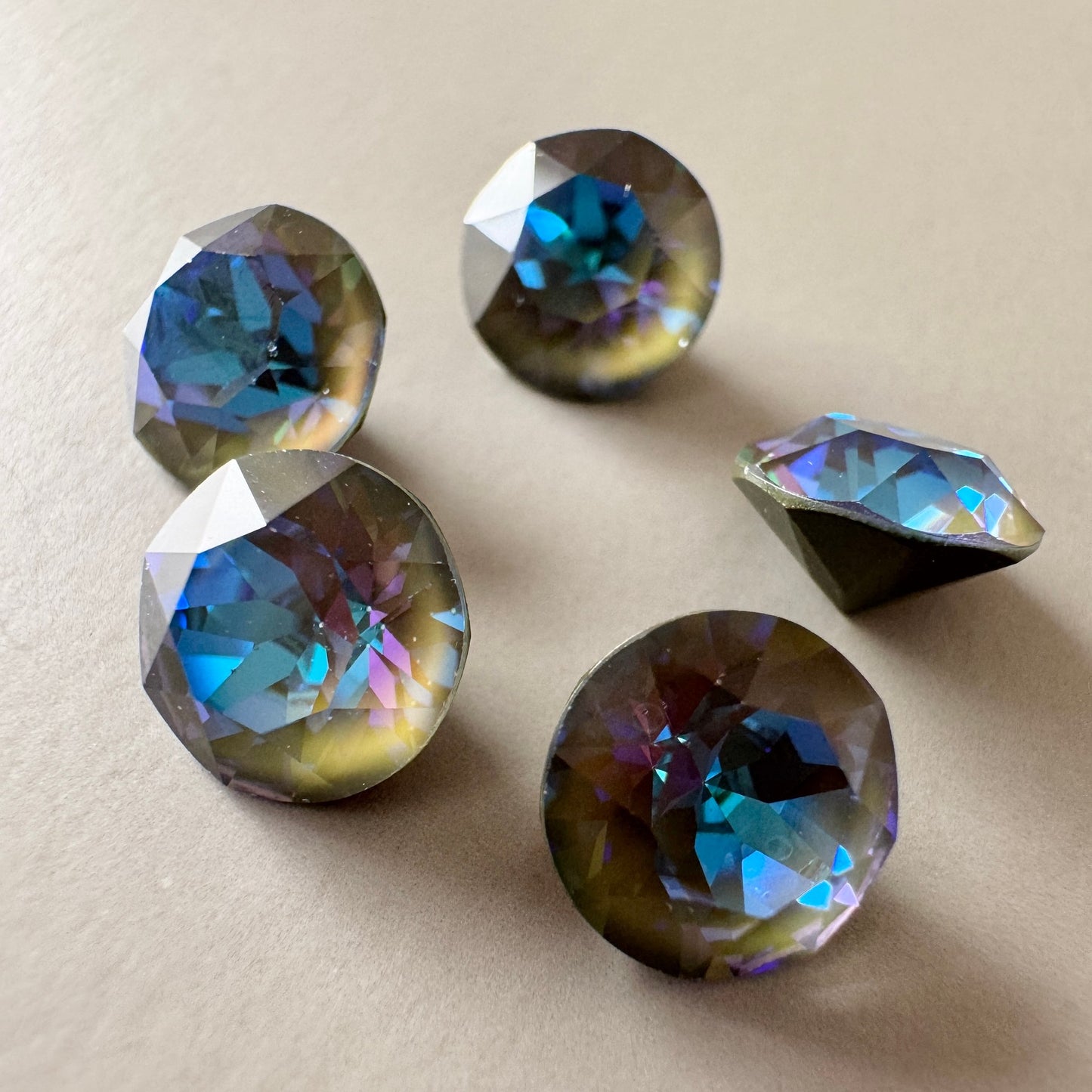 Swarovski ART #1088 XIRIUS Chaton Crystal Army Green DeLite SS39【5 pcs】