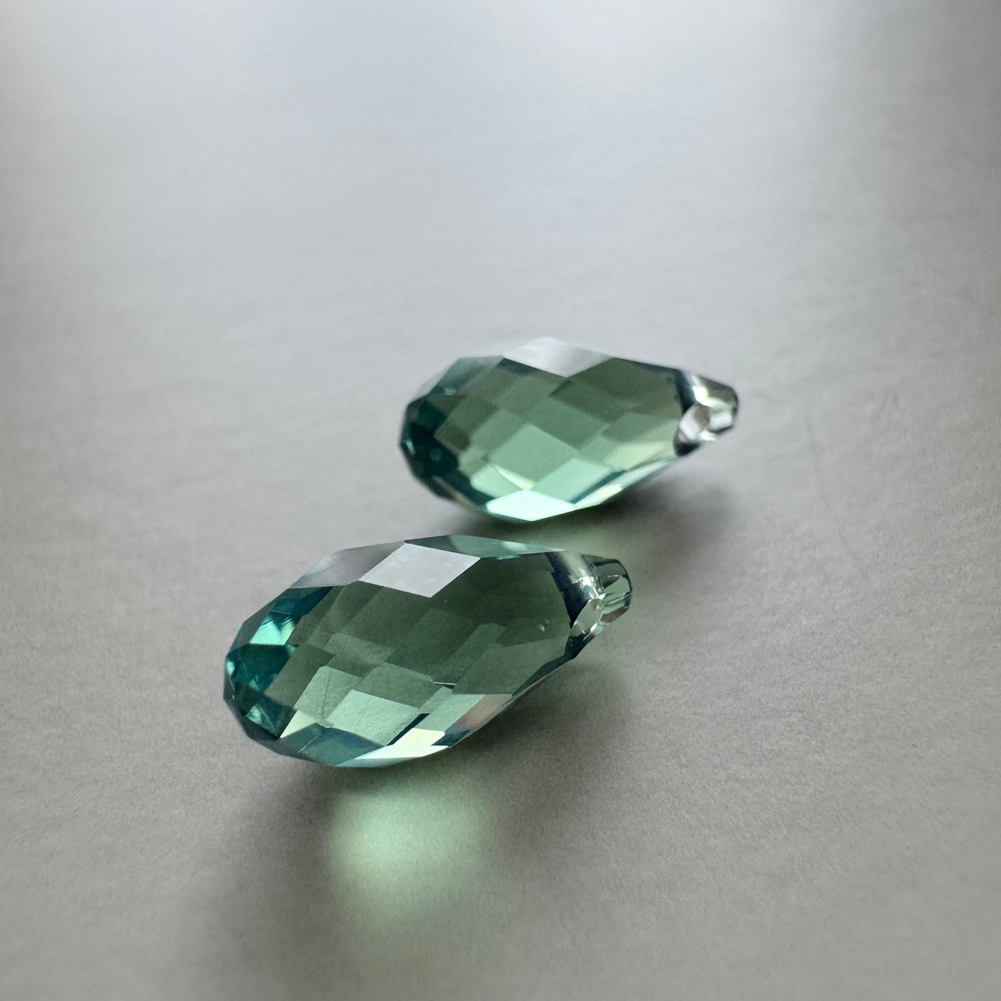 Swarovski ART #6010 Briolette Pendant Erinite 11×5.5mm【2 pcs】