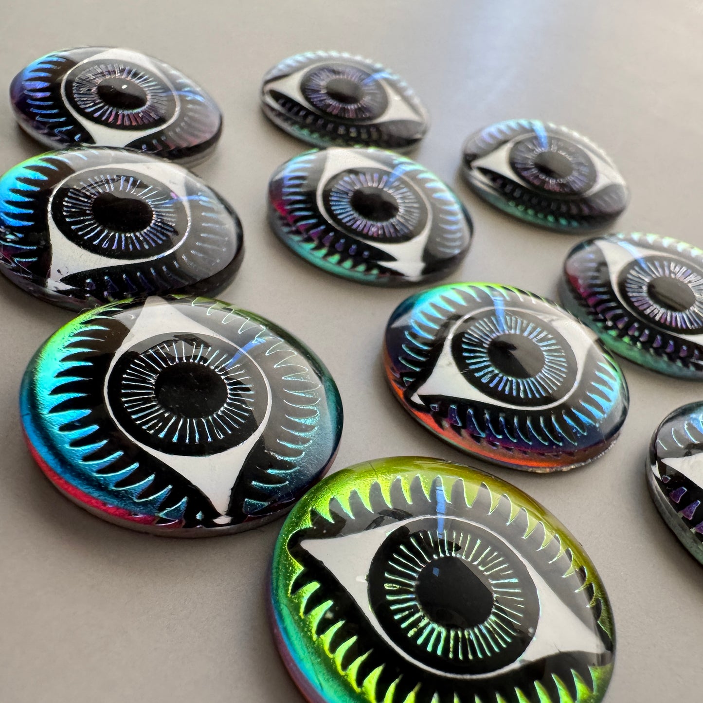 Czech Vintage Glass Intaglio Eye Vitrail Medium Round 18mm