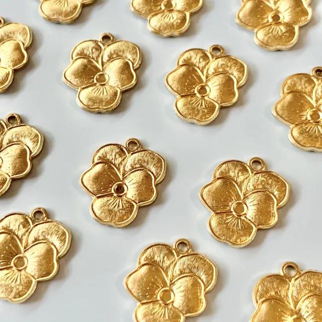 Brass Charm Pansy Medium 13×12mm