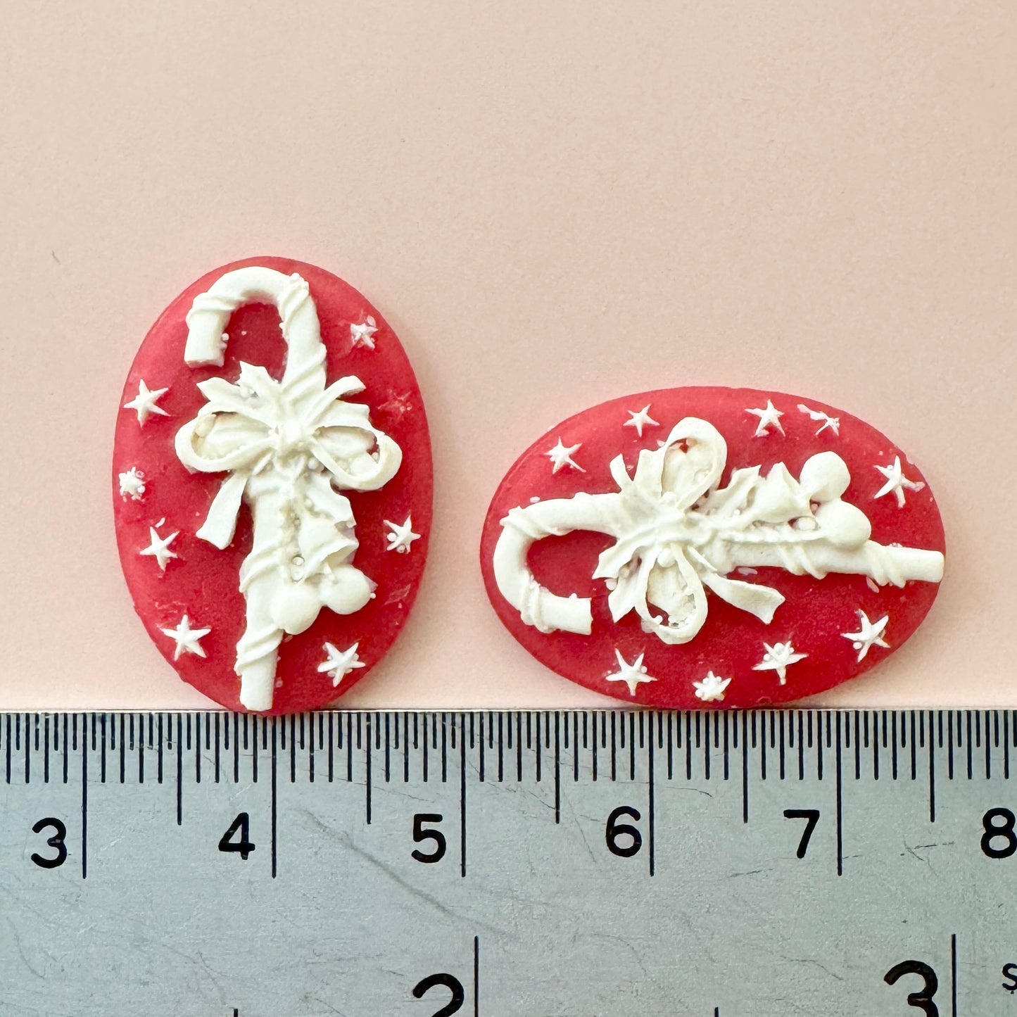 Plastic Cameo Christmas Candy Cane Red 25x18mm