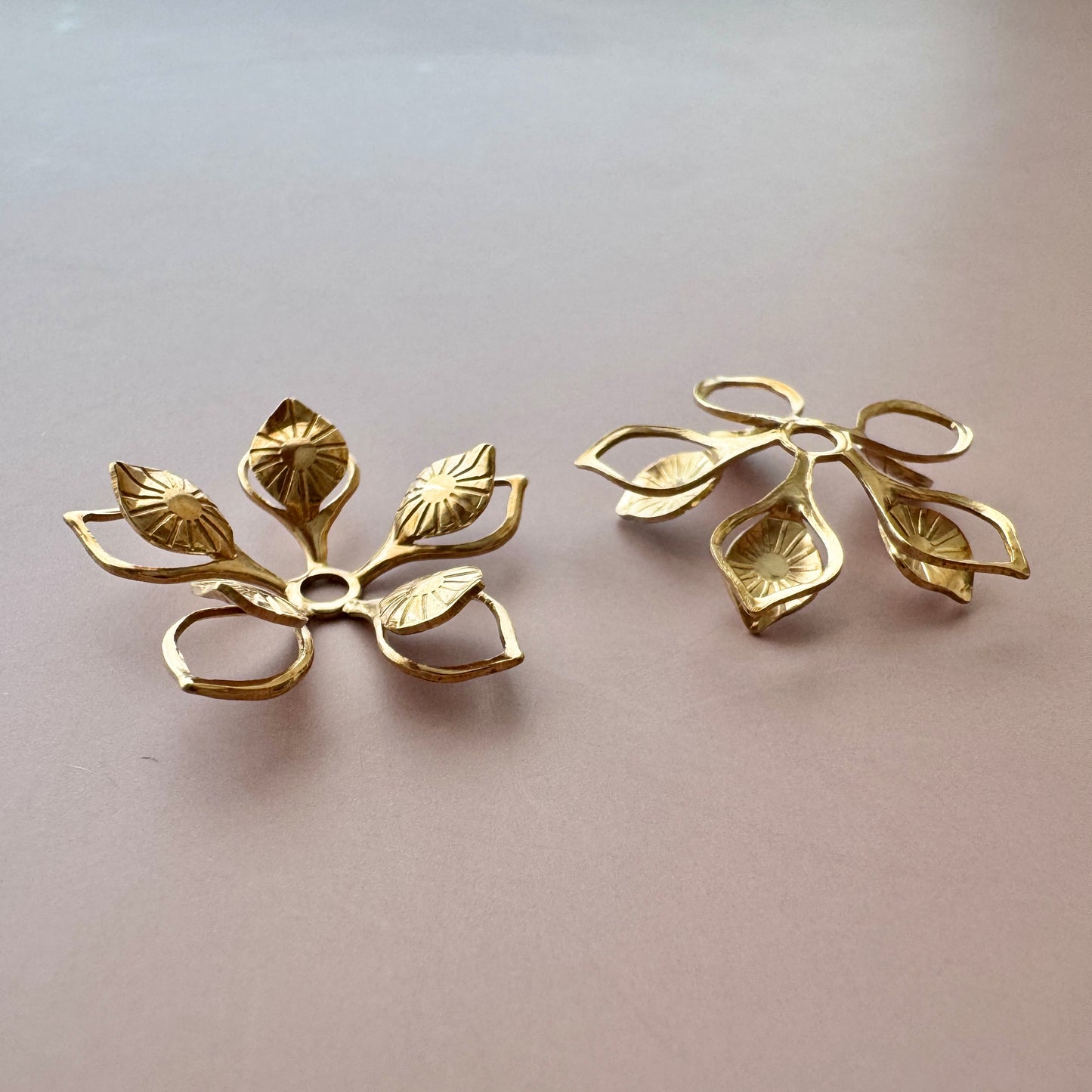 USA Vintage Brass Flower 25mm