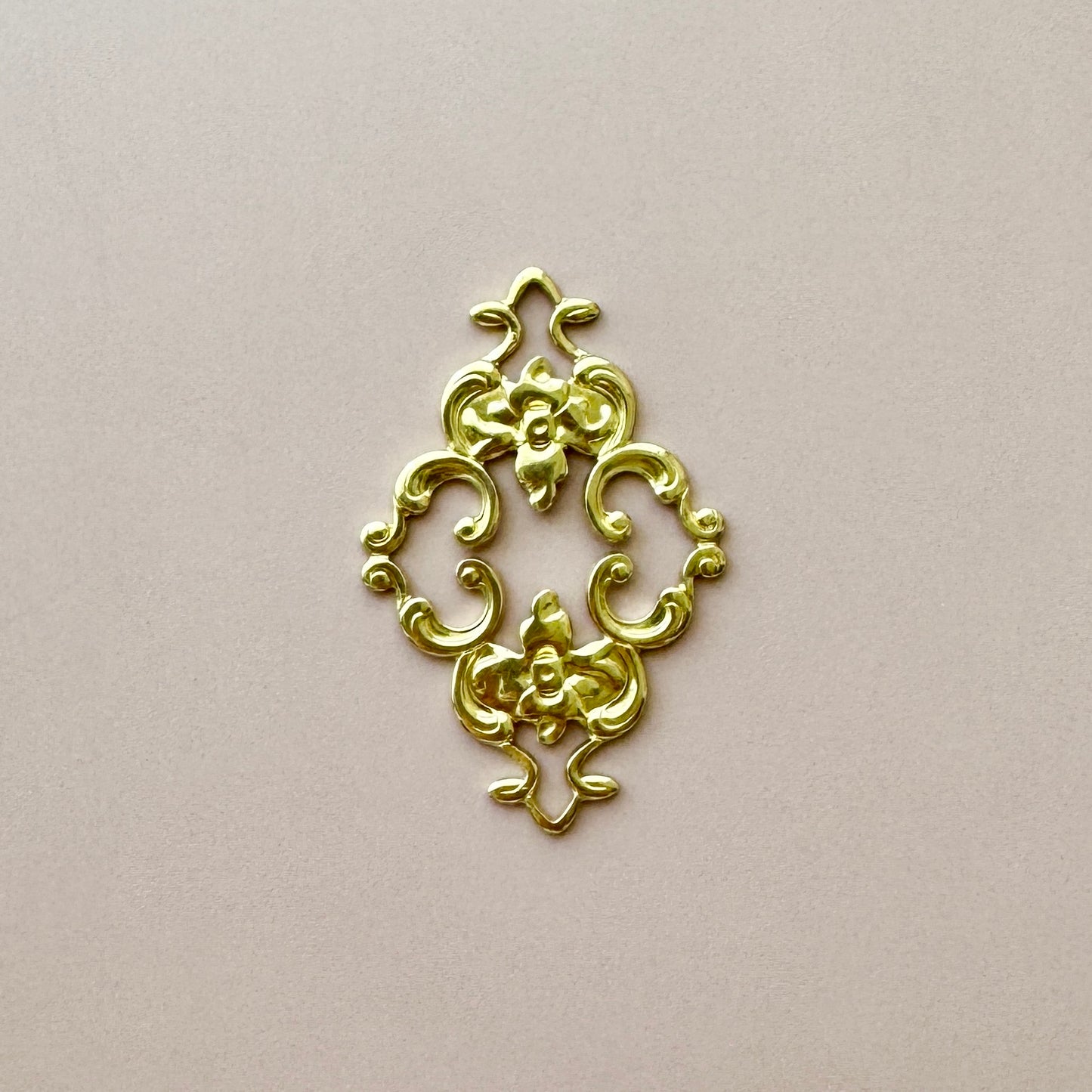 USA Vintage Brass Filigree 35x23mm
