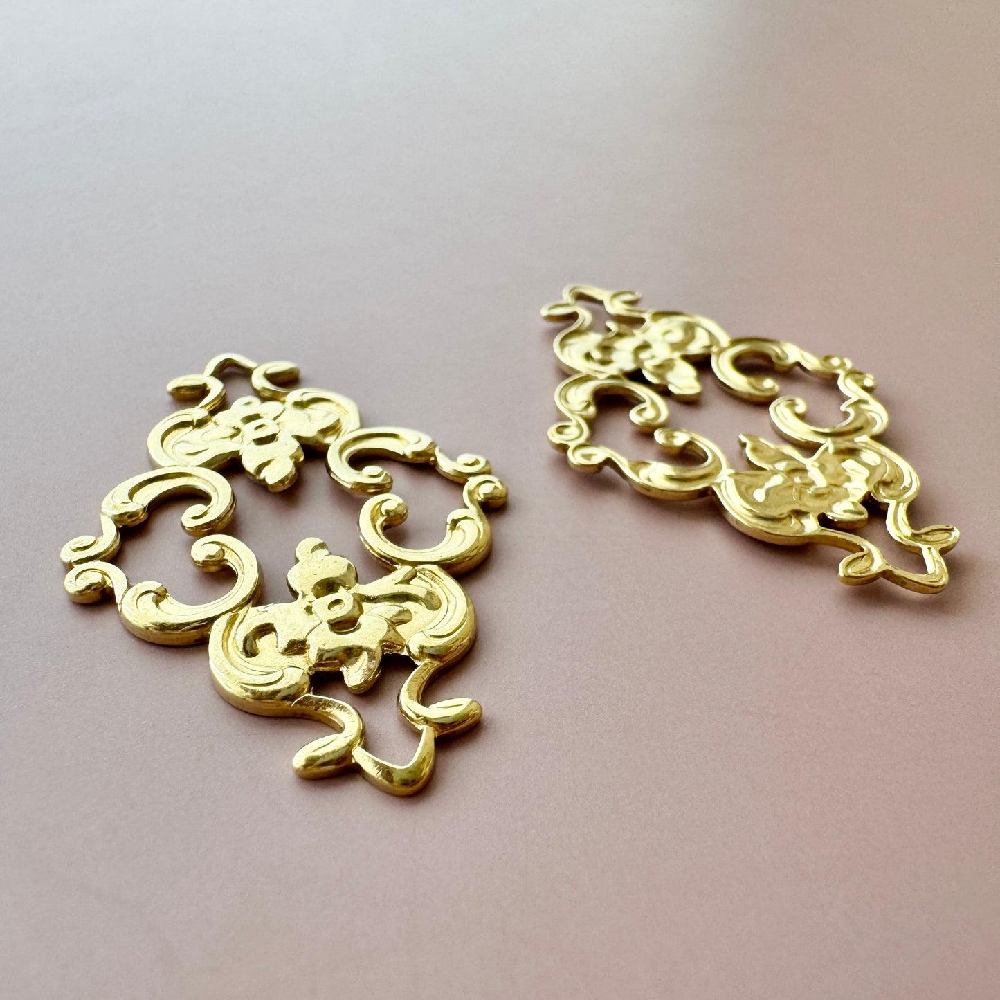 USA Vintage Brass Filigree 35x23mm