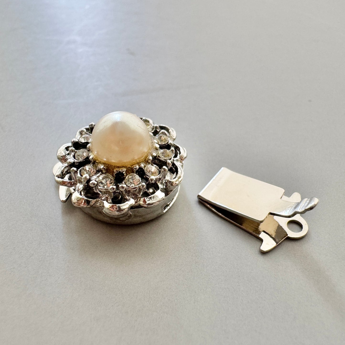 Japan Vintage Shell Pearl Rhodium Clasp 14mm