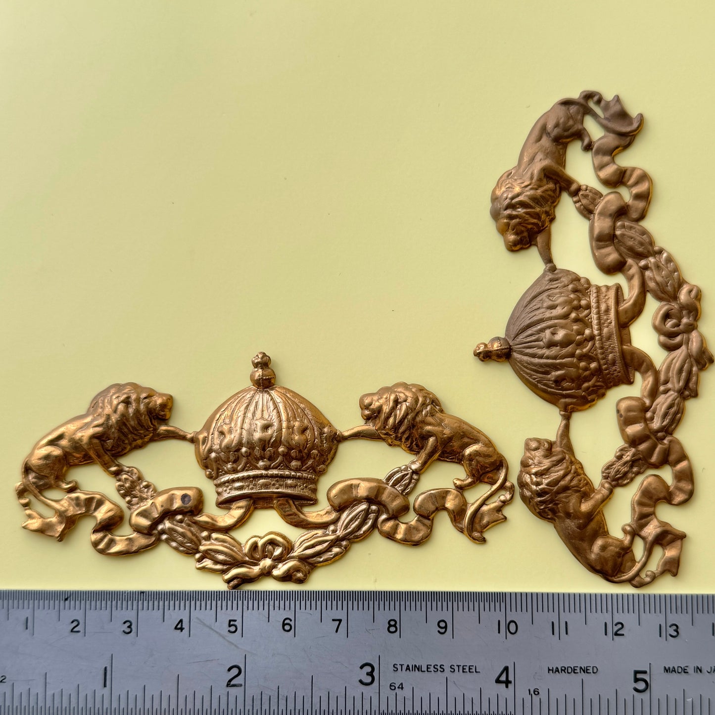 USA Vintage Brass Stamping Lion and Crown 45x95mm