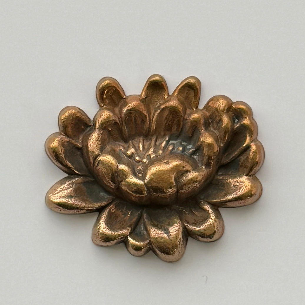 USA Antique Brass Stamping Lotus 38x45mm