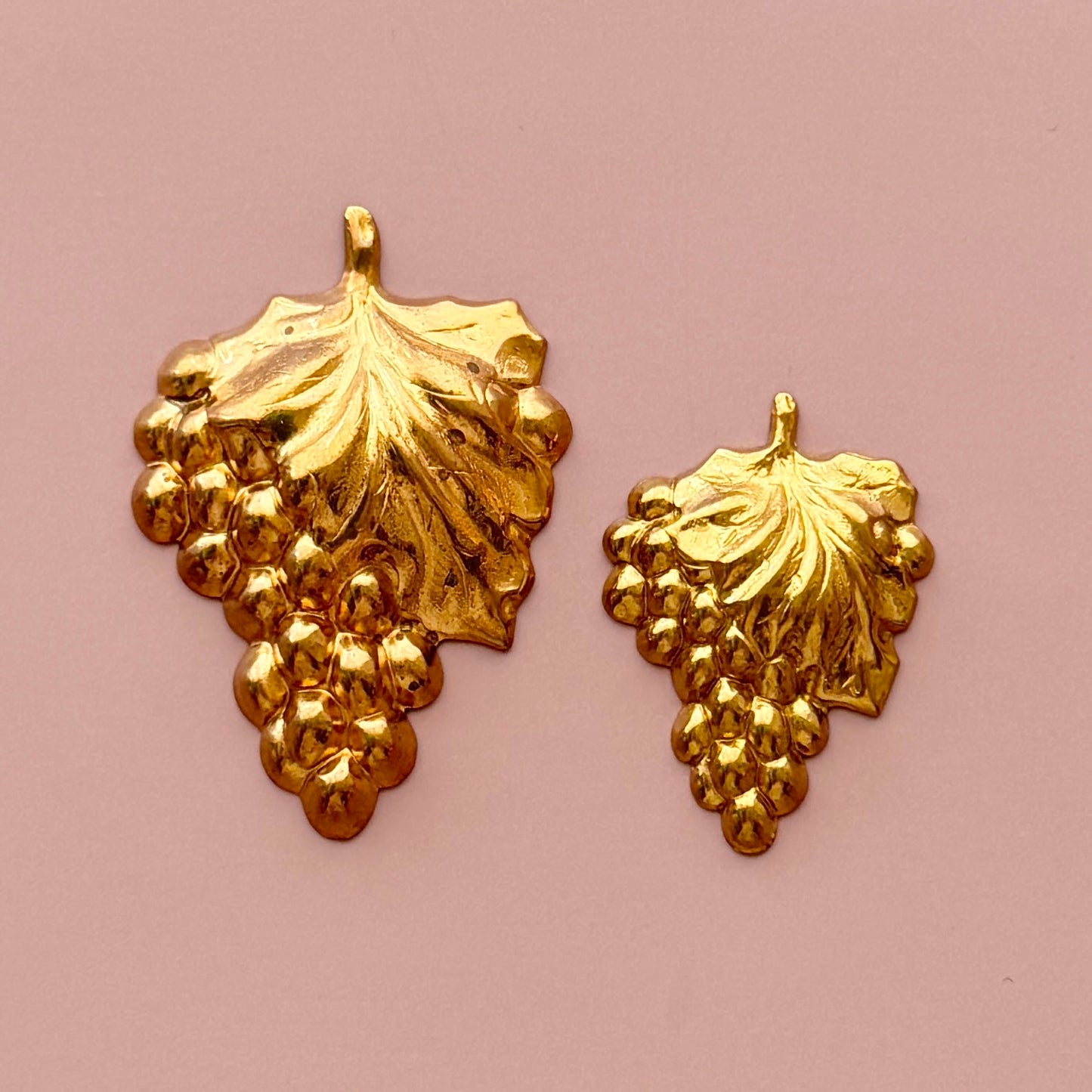 USA Vintage Brass Stamping Grape 53x38mm