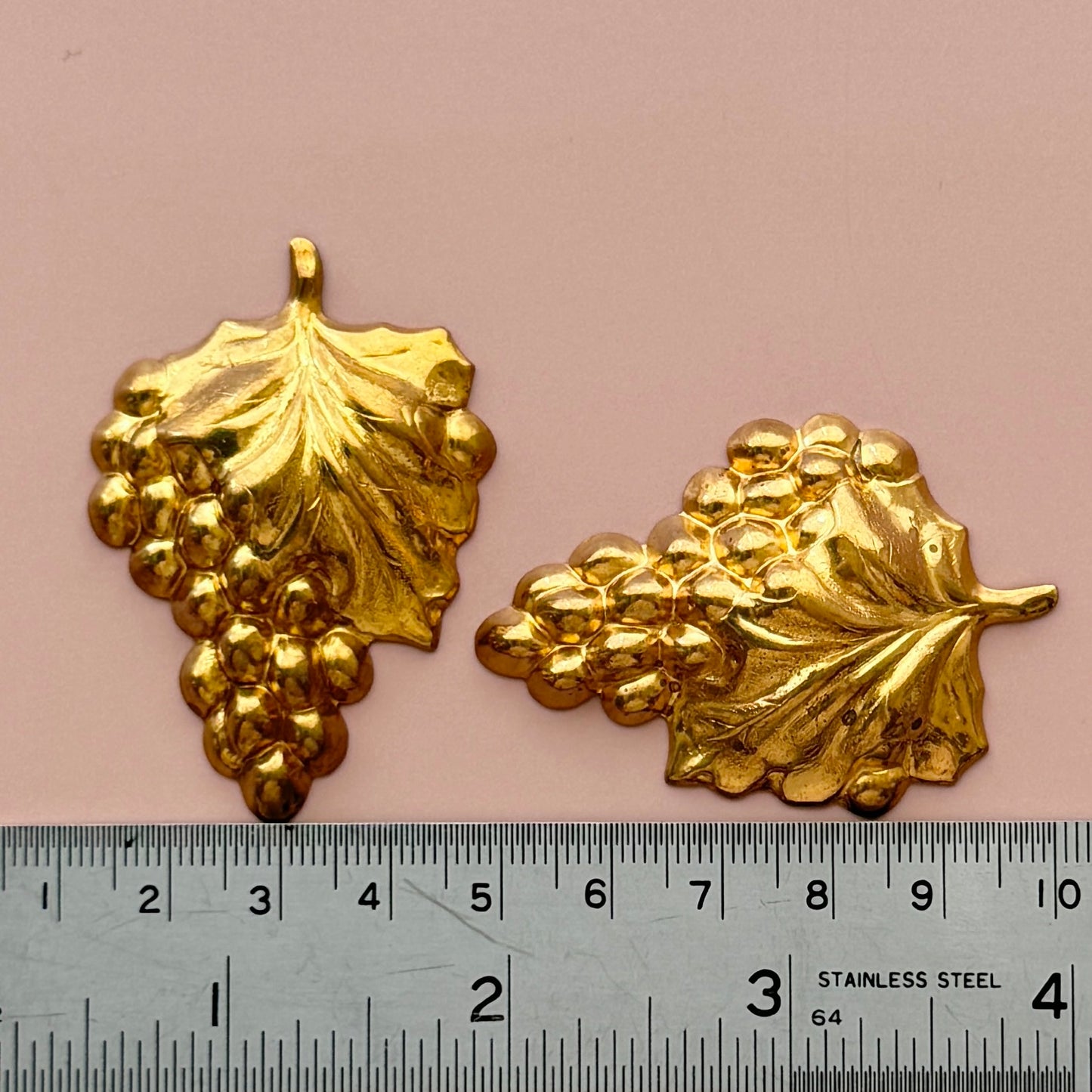 USA Vintage Brass Stamping Grape 53x38mm