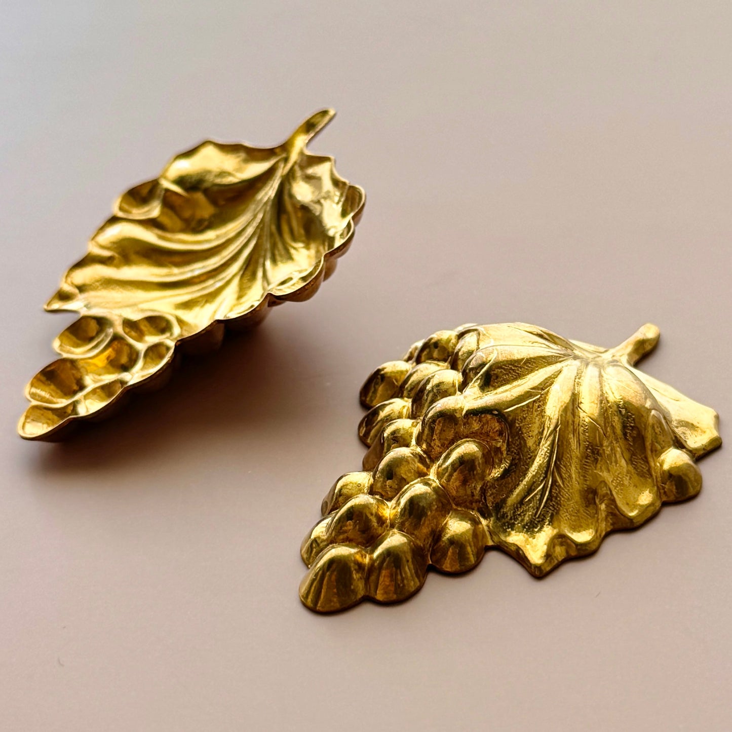 USA Vintage Brass Stamping Grape 53x38mm