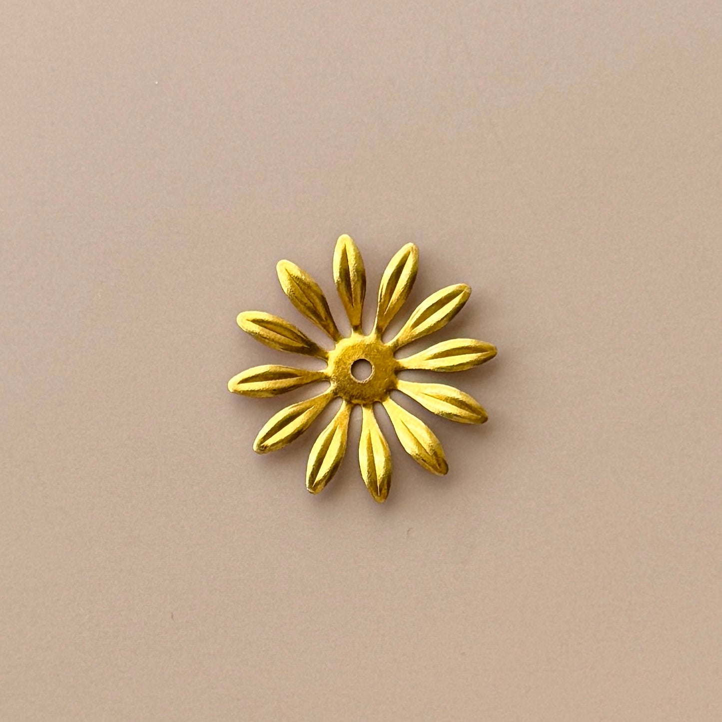 USA 50's Vintage Brass Stamping Flower 29mm