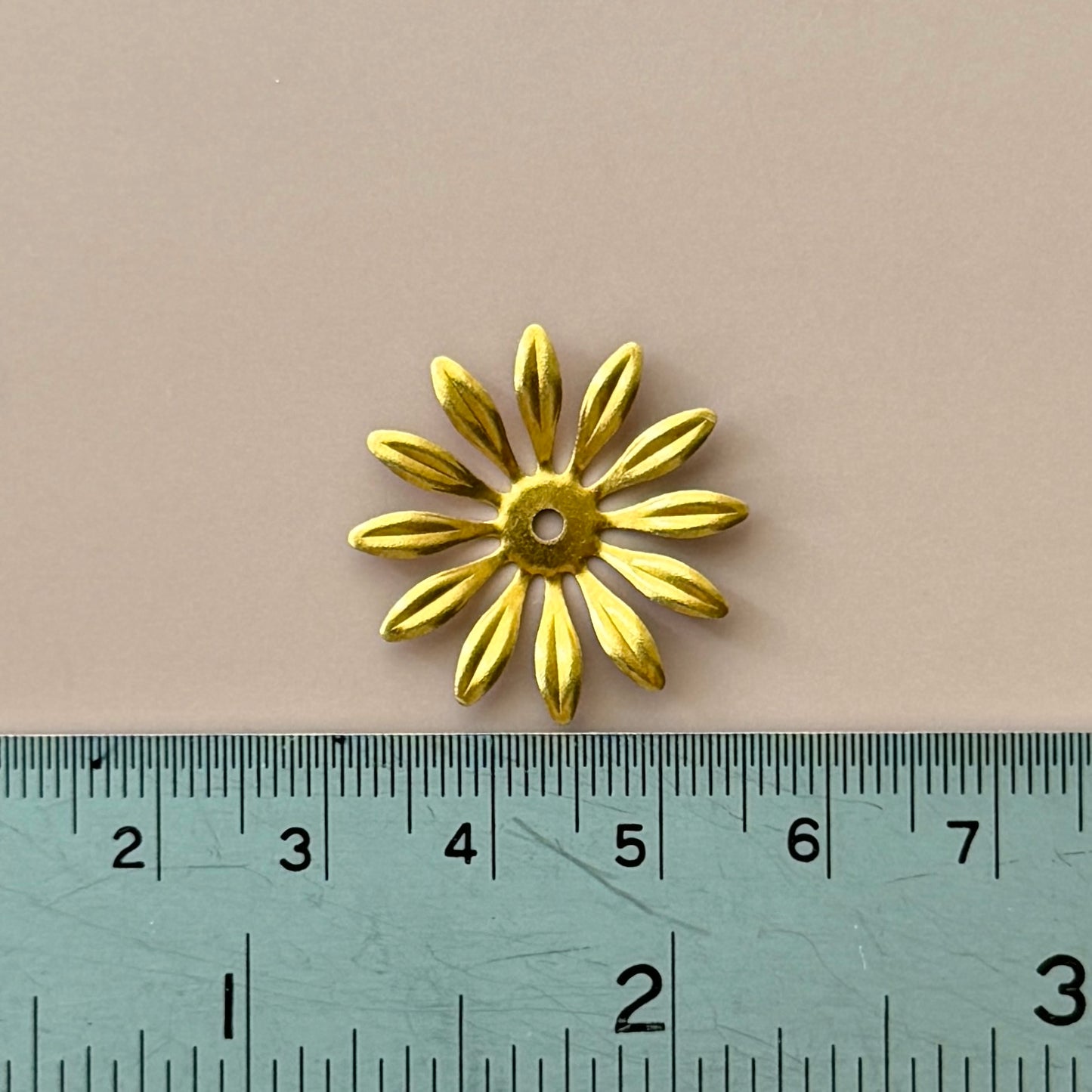 USA 50's Vintage Brass Stamping Flower 29mm
