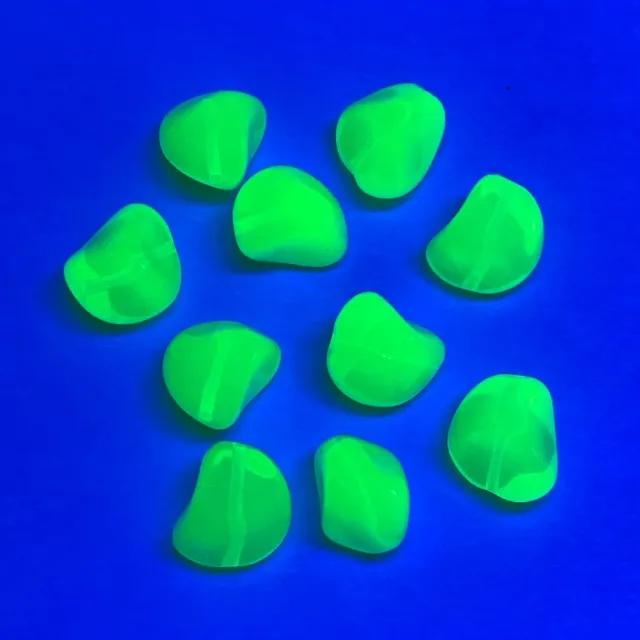 Czech Pressed Vaseline Freeform Beads 15mm【2 pcs】