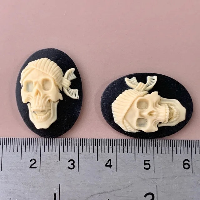 Acrylic Cameo Laughing Pirate Skull 25x18mm