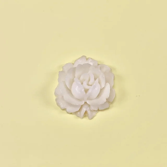 W.Germany Vintage Plastic Flower White 16-17mm