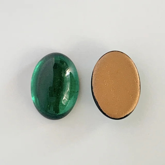 チェコ製Vintageガラスカボション・Oval・ Emerald 14×10mm