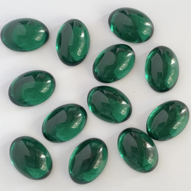 チェコ製Vintageガラスカボション・Oval・ Emerald 14×10mm