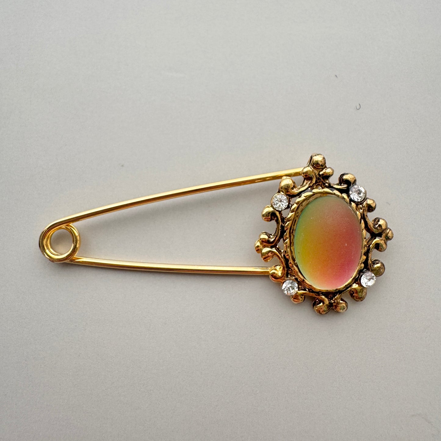 Vintage Cabochon Kilt Pin Brooch