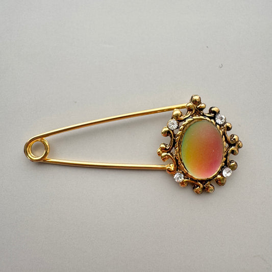 Vintage Cabochon Kilt Pin Brooch