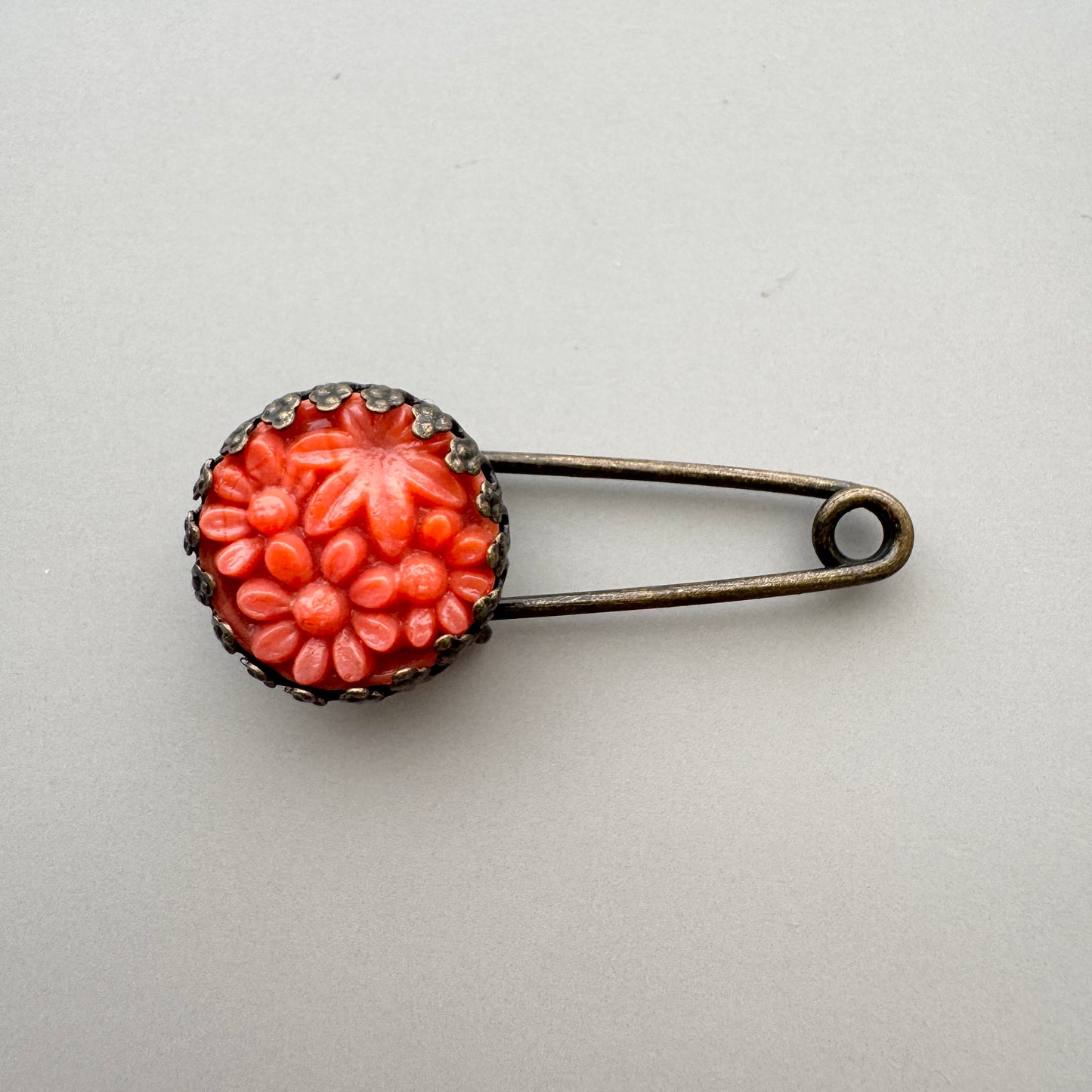 Japan Vintage Floral Cabochon Mini Kilt Pin Brooch