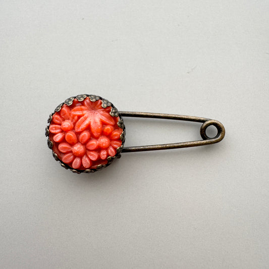 Japan Vintage Floral Cabochon Mini Kilt Pin Brooch
