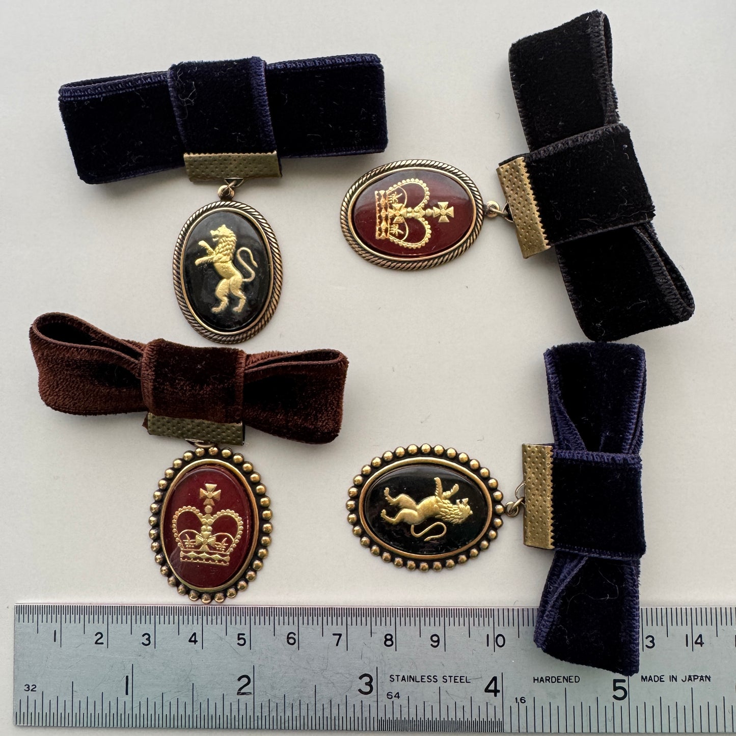 Vintage Intaglio Ribbon Brooch【4個まとめ売り】