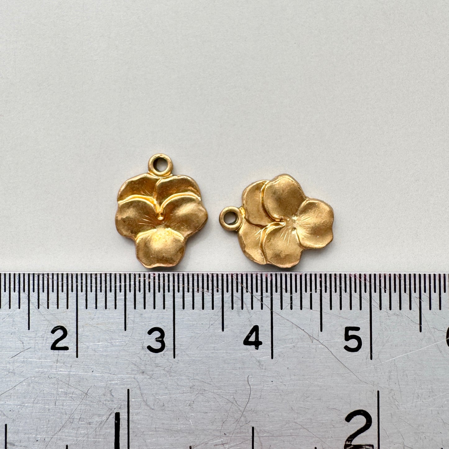 Brass Charm Pansy 10×9mm【2pcs】