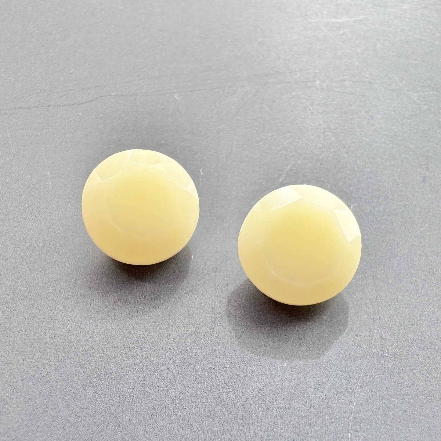 Czech Vaseline Glass Pointed Back Stone Round 8mm【2pcs】