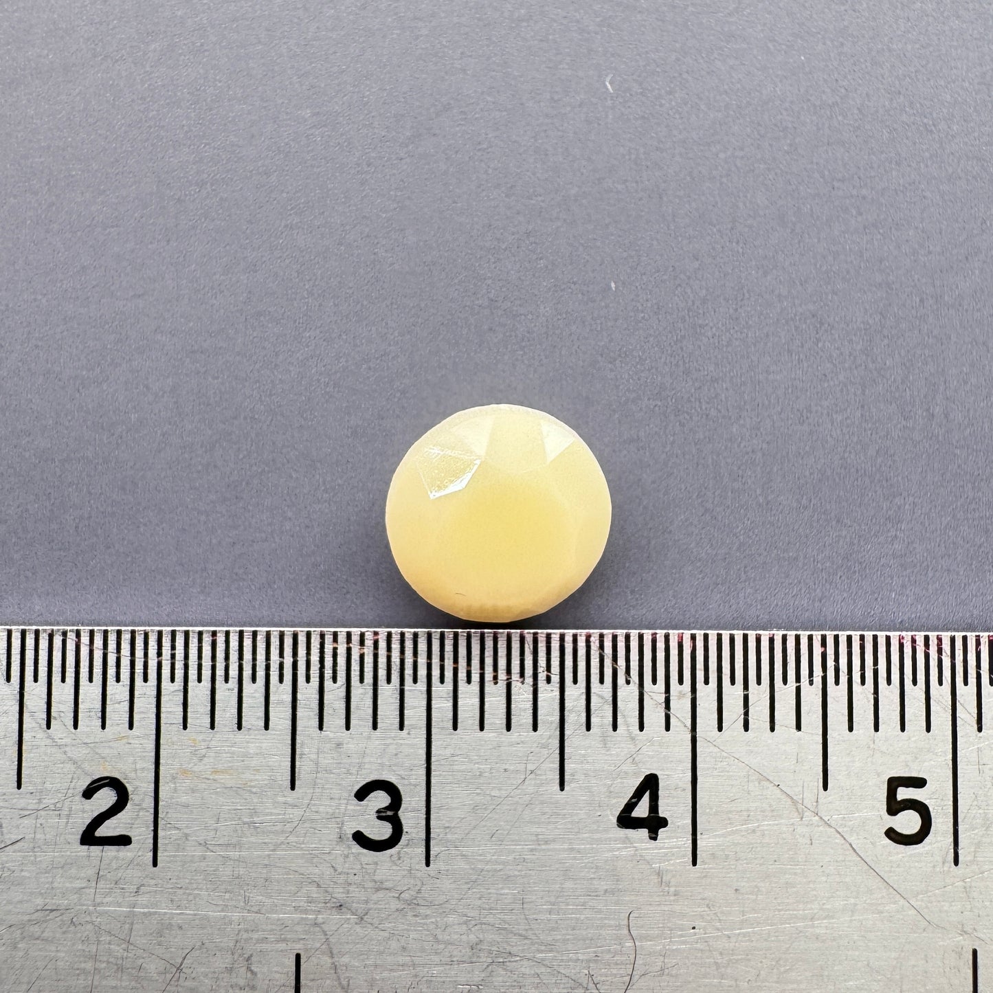 Czech Vaseline Glass Pointed Back Stone Round 8mm【2pcs】