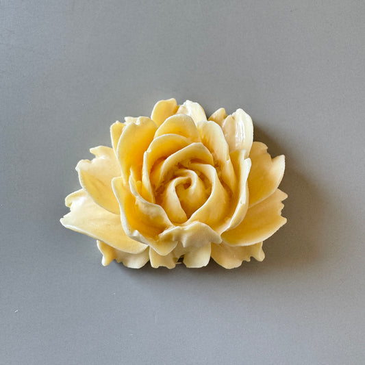 Vintage Plastic Flower Cabochon 43x32mm 【B品】