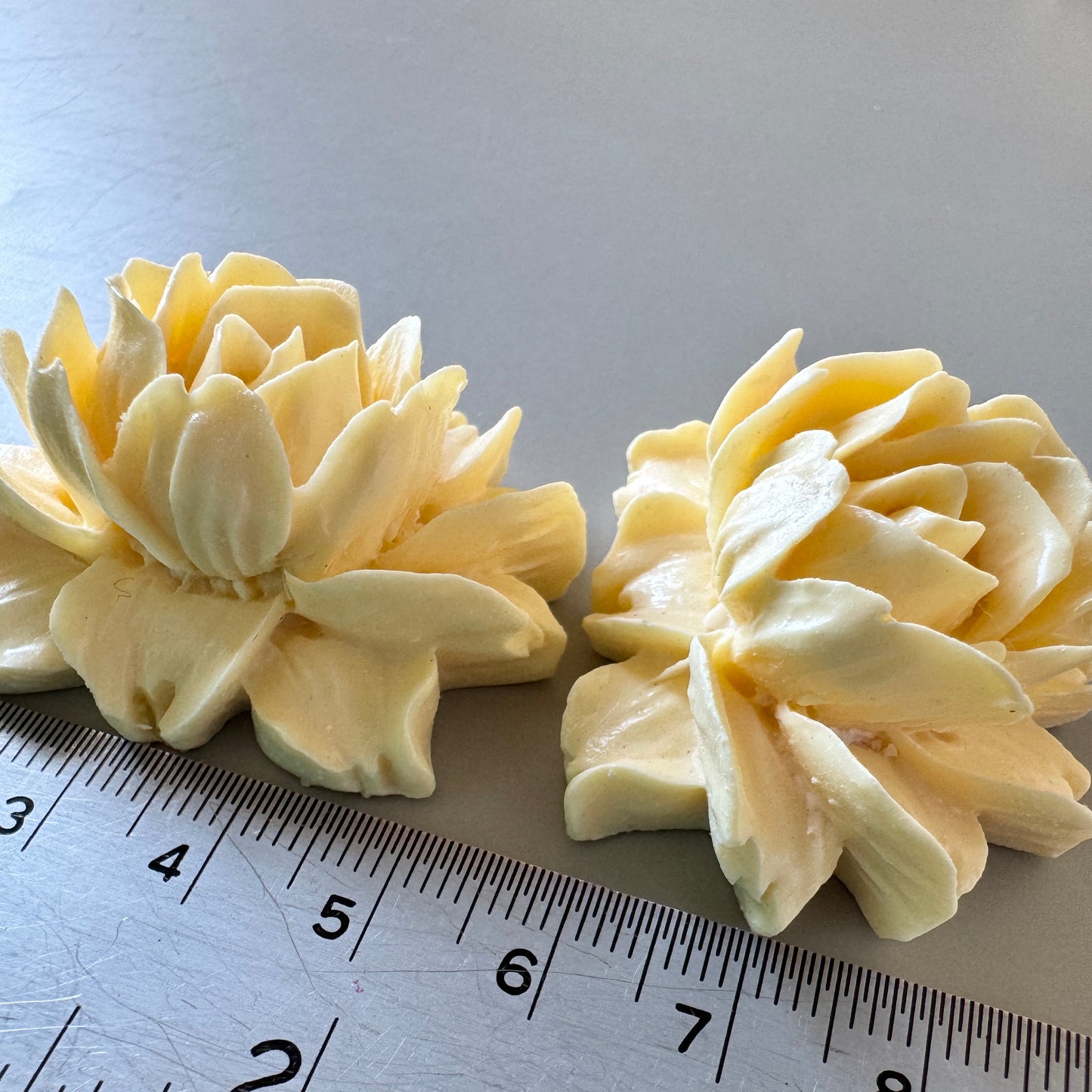 Vintage Plastic Flower Cabochon 43x32mm 【B品】