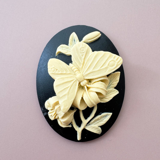 Plastic Cameo Butterfly on Flower Black 40×30mm