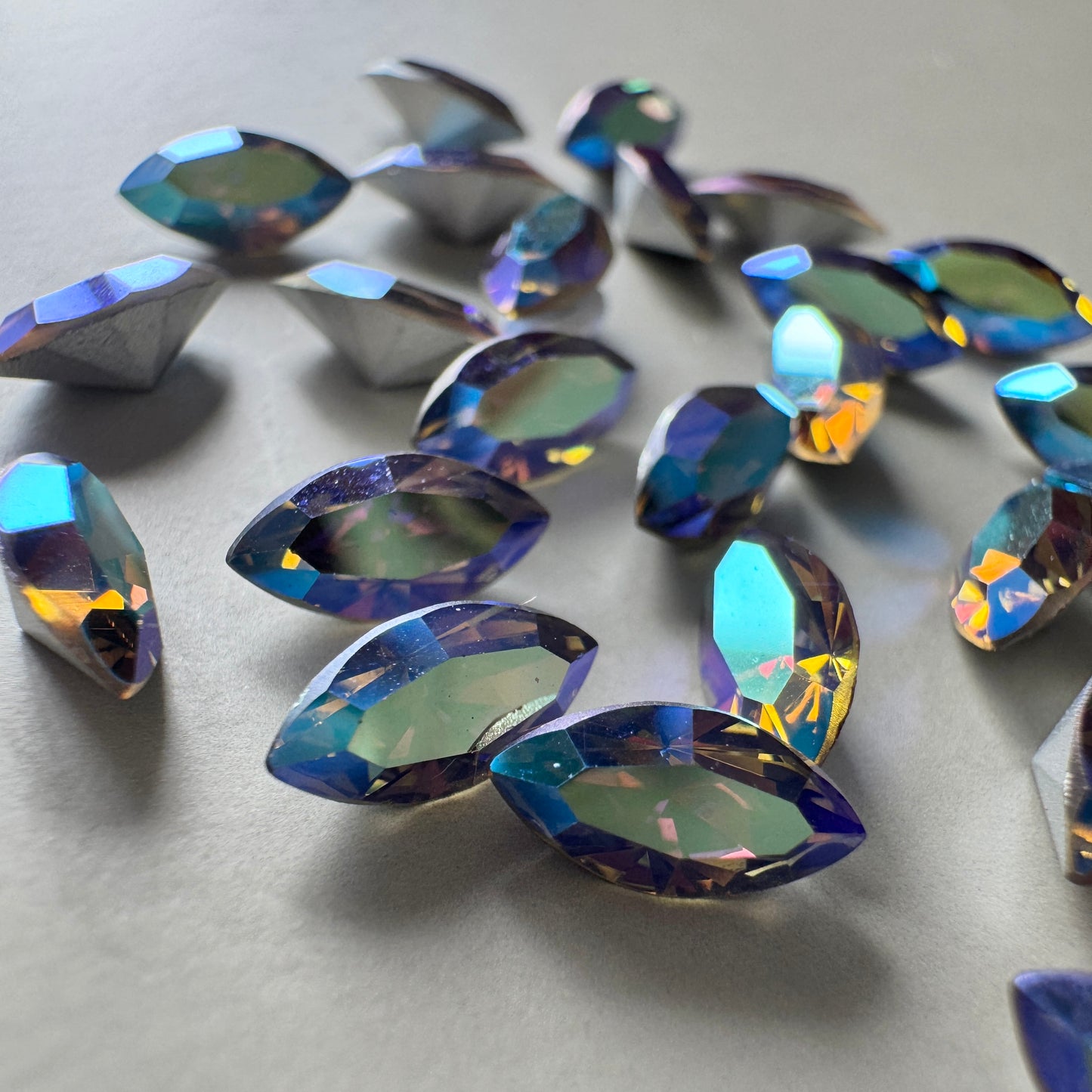 Vintage Swarovski ART #4200 Navette 8x4mm AB Starlight【2 pcs】