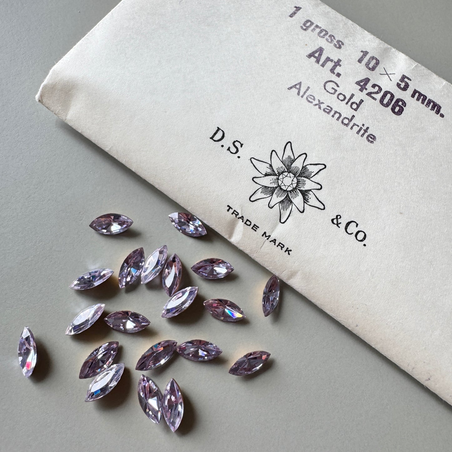 Vintage Swarovski ART #4206 Navette Alexandrite 10x5mm【2 pcs】